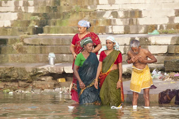 Varanasi Uttar Pradesh India Juli 2018 Unidentified Pelgrims Nemen Ritueel — Stockfoto