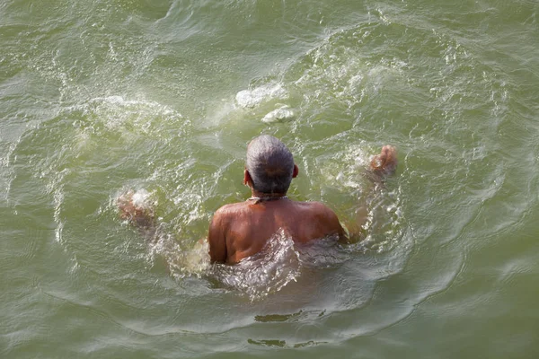 Varanasi Uttar Pradesh Indien Juli 2018 Unbekannte Pilger Nehmen Frühen — Stockfoto