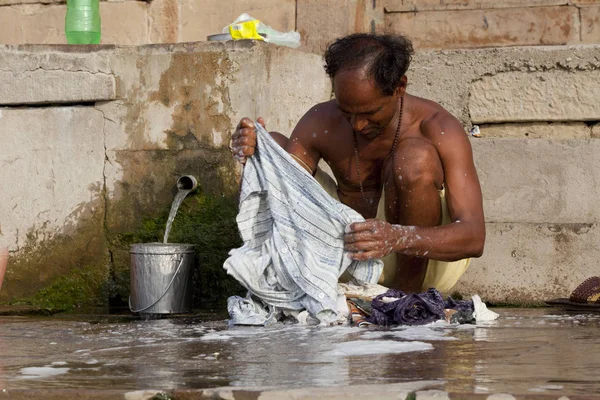 Varanasi Uttar Pradesh India Julio 2018 Peregrinos Identificados Tomando Baño — Foto de Stock