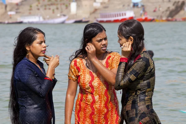 Varanasi Uttar Pradesh India Juli 2018 Pelgrims Baden Uitvoeren Van — Stockfoto