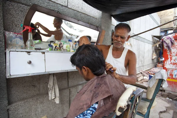 Yeni Delhi Hindistan Temmuz 2018 Street Kuaför Kesim Saç Yol — Stok fotoğraf