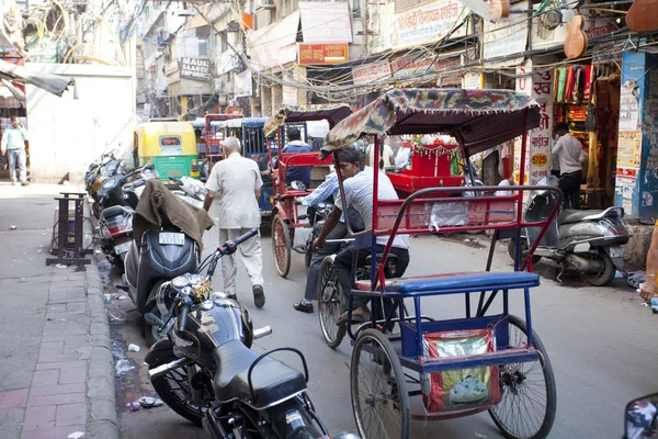 New Delhi India Juli 2018 Uitzicht Drukke Straat Met Riksja — Stockfoto