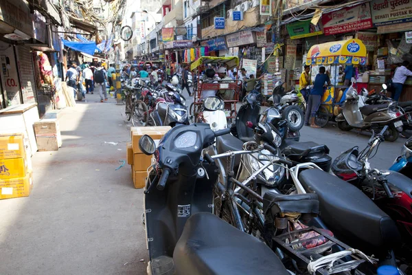New Delhi Indie Lipca 2018 Widok Zatłoczonej Ulicy Riksze Motocykle — Zdjęcie stockowe