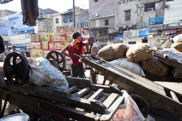 New Delhi India Juli 2018 Uitzicht Drukke Straat Met Riksja — Stockfoto