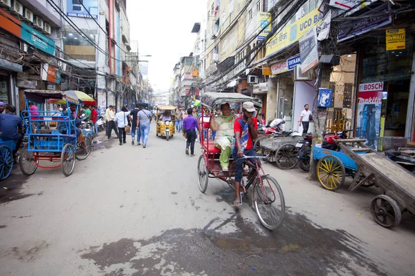 Delhi India 2018 Július Nézd Zsúfolt Utcán Riksákat Motorkerékpárok Forgalmi — Stock Fotó