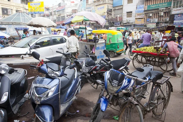 Nueva Delhi India Julio 2018 Vista Calle Llena Gente Con — Foto de Stock