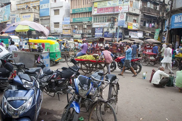 Nueva Delhi India Julio 2018 Vista Calle Llena Gente Con —  Fotos de Stock