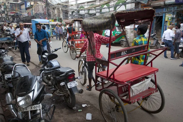 New Delhi India Juli 2018 Uitzicht Drukke Straat Met Riksja — Stockfoto