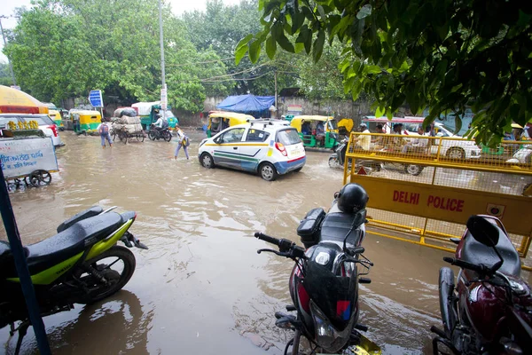 New Delhi India Juli 2018 Uitzicht Drukke Straat Met Riksja — Stockfoto