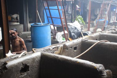 Mumbai, Hindistan - 3 Temmuz 2018: Dhobi Ghat Mahalaxmi, Mumbai, Maharashtra, Hindistan, çamaşır yıkama açık havada giysiler görünümünü