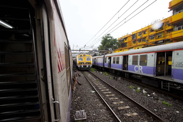 Mumbai India Julio 2018 Viejos Raíles Oxidados Que Conducen Estación —  Fotos de Stock