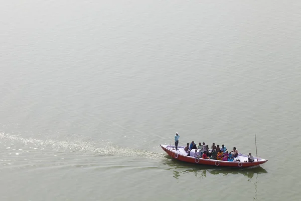 Varanasi Uttar Pradesh India July 2018 Boats Pilgrims Arriving Ceremonies — Stock Photo, Image