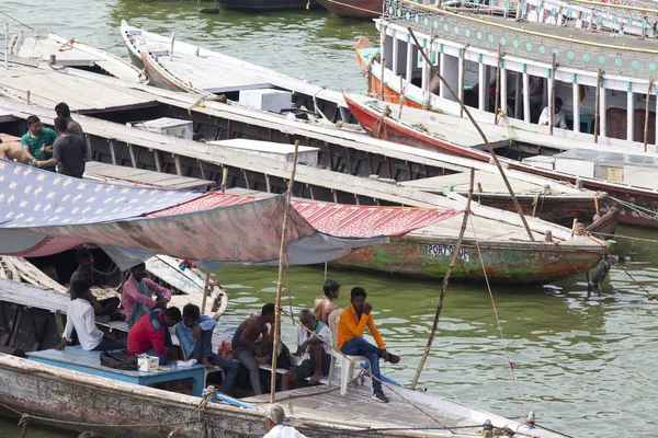 Varanasi Uttar Pradesh India Luglio 2018 Vecchie Barche Legno Ormeggiate — Foto Stock