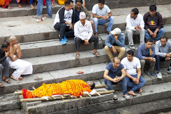 Kathmandu Nepal Июля 2018 Года Temple Crematorium Pashupatinath Люди Верят — стоковое фото