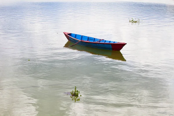 Small Wooden Boat Phewa Lake Pokhara Nepal — Stock Photo, Image