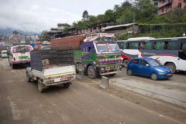 Kathmandu Nepal Juli 2018 Populära Färgglada Lastbilar Inredda Nepalesiska Stil — Stockfoto