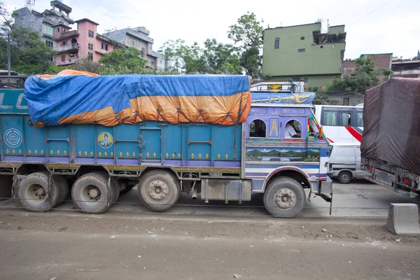 Kathmandu Nepal Juli 2018 Populära Färgglada Lastbilar Inredda Nepalesiska Stil — Stockfoto