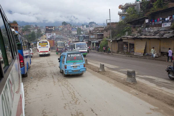尼泊尔加德满都 2018年7月13日 流行的彩色卡车装饰尼泊尔风格 卡车运输是尼泊尔城市之间最受欢迎的运输方式 — 图库照片
