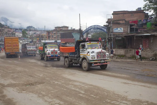 Kathmandu Nepal Juli 2018 Populära Färgglada Lastbilar Inredda Nepalesiska Stil — Stockfoto