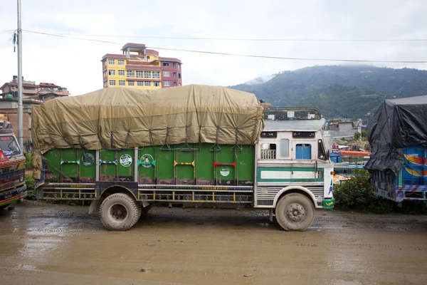 Kathmandu Nepal Lipca 2018 Popularne Ciężarówki Kolorowe Urządzone Nepalska Stylu — Zdjęcie stockowe
