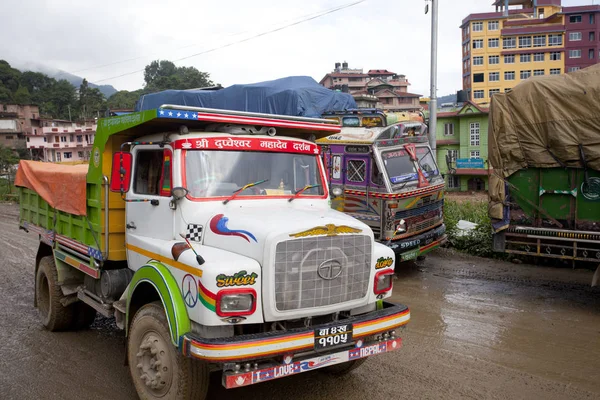 Kathmandu Nepal Juli 2018 Populära Färgglada Lastbilar Inredda Nepalesiska Stil — Stockfoto
