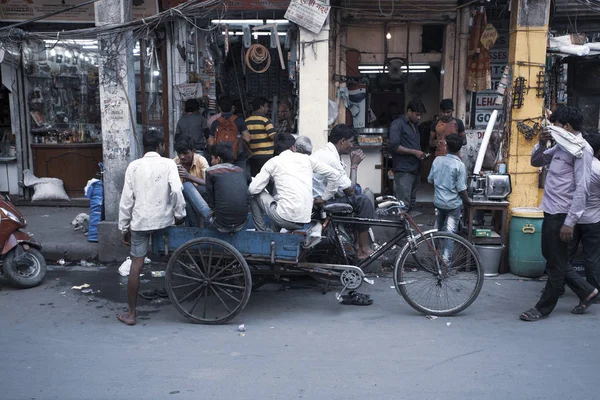 New Delhi India Juli 2018 Uitzicht Drukke Straat Met Riksja — Stockfoto