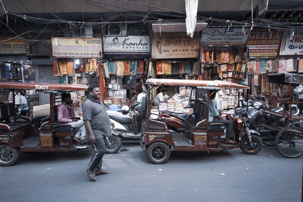 Nuova Delhi India Luglio 2018 Vista Sulla Strada Affollata Con — Foto Stock