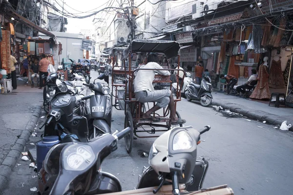 Nuova Delhi India Luglio 2018 Vista Sulla Strada Affollata Con — Foto Stock