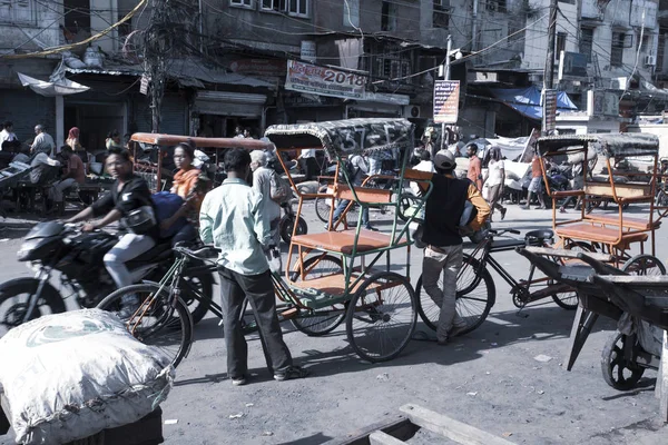 Nuova Delhi India Luglio 2018 Vista Sulla Strada Affollata Con — Foto Stock