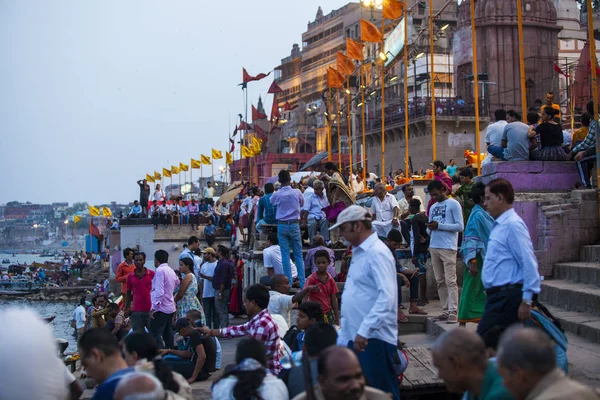 Varanasi Uttar Pradesh India Julio 2018 Los Peregrinos Bañan Realizan —  Fotos de Stock
