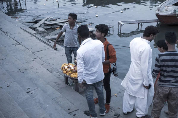 Varanasi Uttar Pradesh Hindistan Temmuz 2018 Yüzme Kutsal Ganj Nehri — Stok fotoğraf