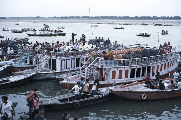 Varanasi Uttar Pradesh Indien Juli 2018 Pilgrimer Bad Och Utföra — Stockfoto