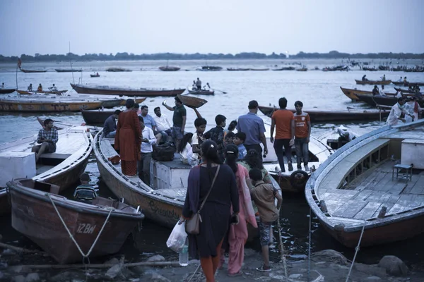 Varanasi Uttar Pradesh India Julio 2018 Antiguos Barcos Madera Amarrados — Foto de Stock