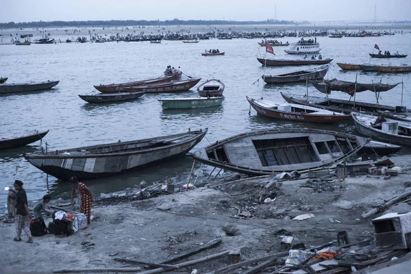 Varanasi Uttar Pradesh Indien Juli 2018 Gamla Träbåtar Förtöjd Vid — Stockfoto