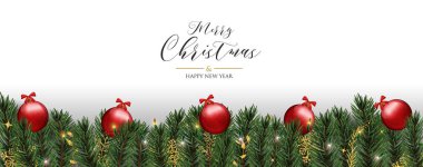Neşeli Noel mutlu yeni yıl kartı. Gerçekçi çam ağacı çelenk garland ile lüks tatil daveti veya mevsim tebrik için kırmızı xmas süsleme arka plan.