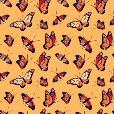 Kral kelebeği kusursuz desen. Turuncu arka planda güzel el çizimi kelebekler. Bahar mevsimi dekorasyonu, hassas duvar kağıdı tasarımı.