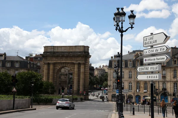 Fransa Nın Bordeaux Şehrinin Güzel Manzarasında Binalar Bahçeler Yollar Nehirler — Stok fotoğraf