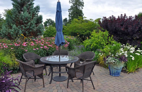 Zomer patio in de tuin — Stockfoto