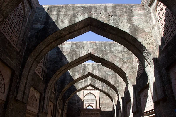Attractive Stone Arches Roofless Hindola Mahal Swinging Palace Audience Hall — Stock Photo, Image