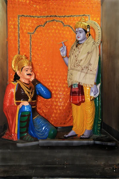 크리슈나 Sermonizing Arjuna Kurukshetra Geeta Mandir Dwaraka Gujarath 아시아에서 필드에서의 — 스톡 사진