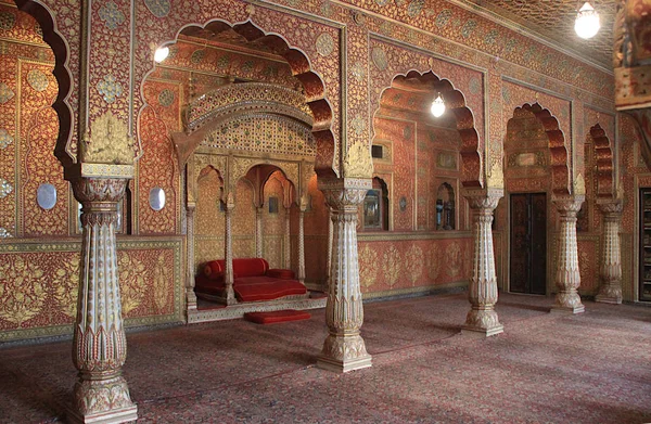 Διακοσμητικά Δομή Για Βασιλιά Αίθουσα Θρόνου Και Κοινό Στο Junagarh — Φωτογραφία Αρχείου