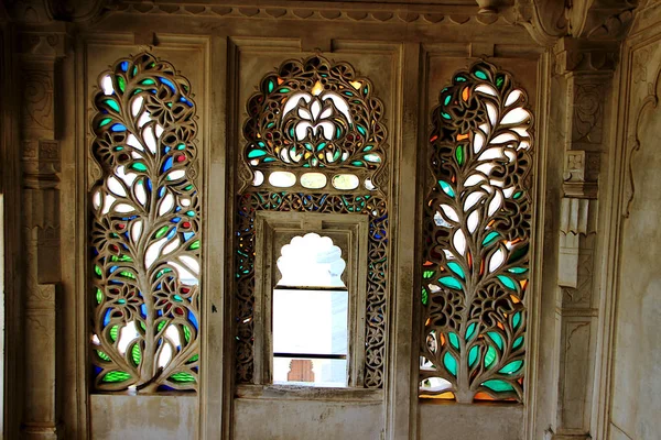 Skomplikowane Dekoracyjne Akwaforta Kwiatowy Wzór Szyby City Palace Udaipur Rajasthan — Zdjęcie stockowe