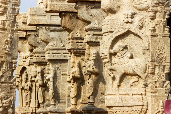 Σκαλίσματα πυλώνων στο Lepakshi — Φωτογραφία Αρχείου