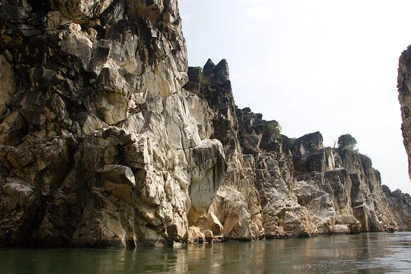 Formacja skalna nad rzeką, Bedaghat Obraz Stockowy