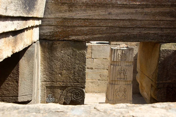 Stone Pillars and Slabs, Melukote — Stock Photo, Image