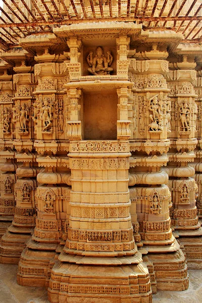 Rzeźbione kamienne filary, Jaisalmer — Zdjęcie stockowe