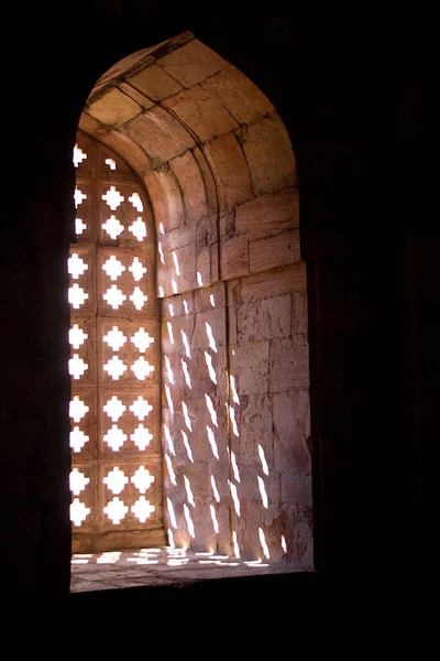 Muster Geformt Durch Sonnenlicht Das Durch Steinerne Fenstergitter Jami Masjid — Stockfoto