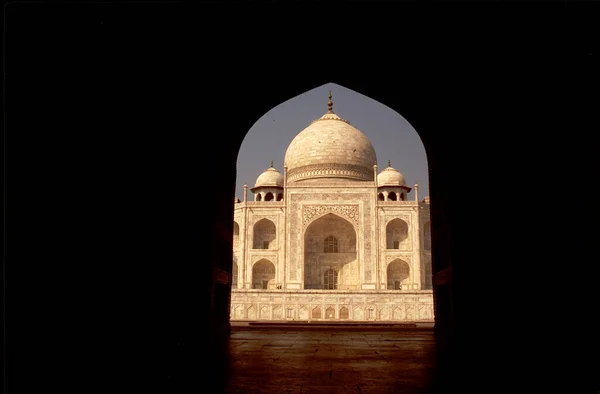 Вид Тадж Махал Через Арочную Дверь Агра Уттара Индия Азия — стоковое фото