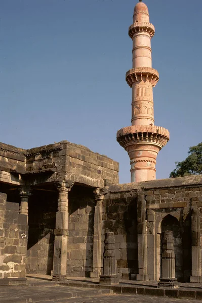 View Chand Minar Egy Iszlám Stílusú Győzelmi Torony Háttérben Daulatabad — Stock Fotó