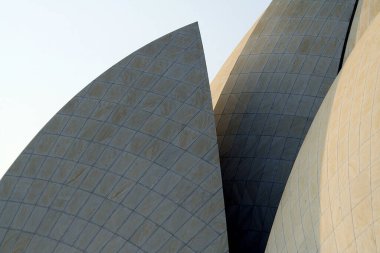 Lotus Tapınağı 'nın dış yüzeyinde ya da Delhi, Hindistan, Asya' daki Bahai Tapınağı 'nda bulunan fayanslı yapının yakın çekimi.